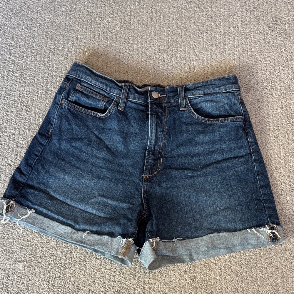 JOE’S JEANS THE 5" SHORT
MID RISE RELAXED SHORT / CUFFED HEM